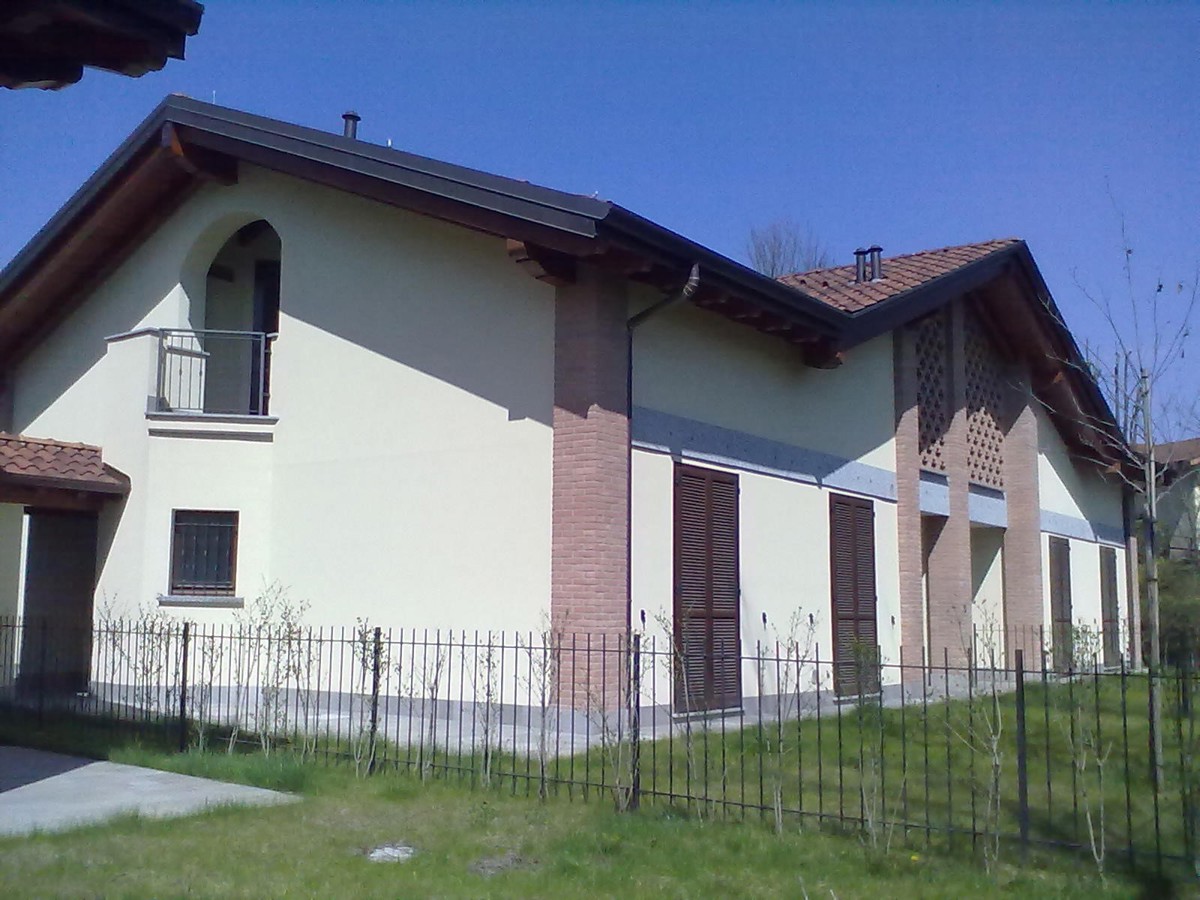 Villa Tri-Quadrifamiliare in Vendita a Triuggio