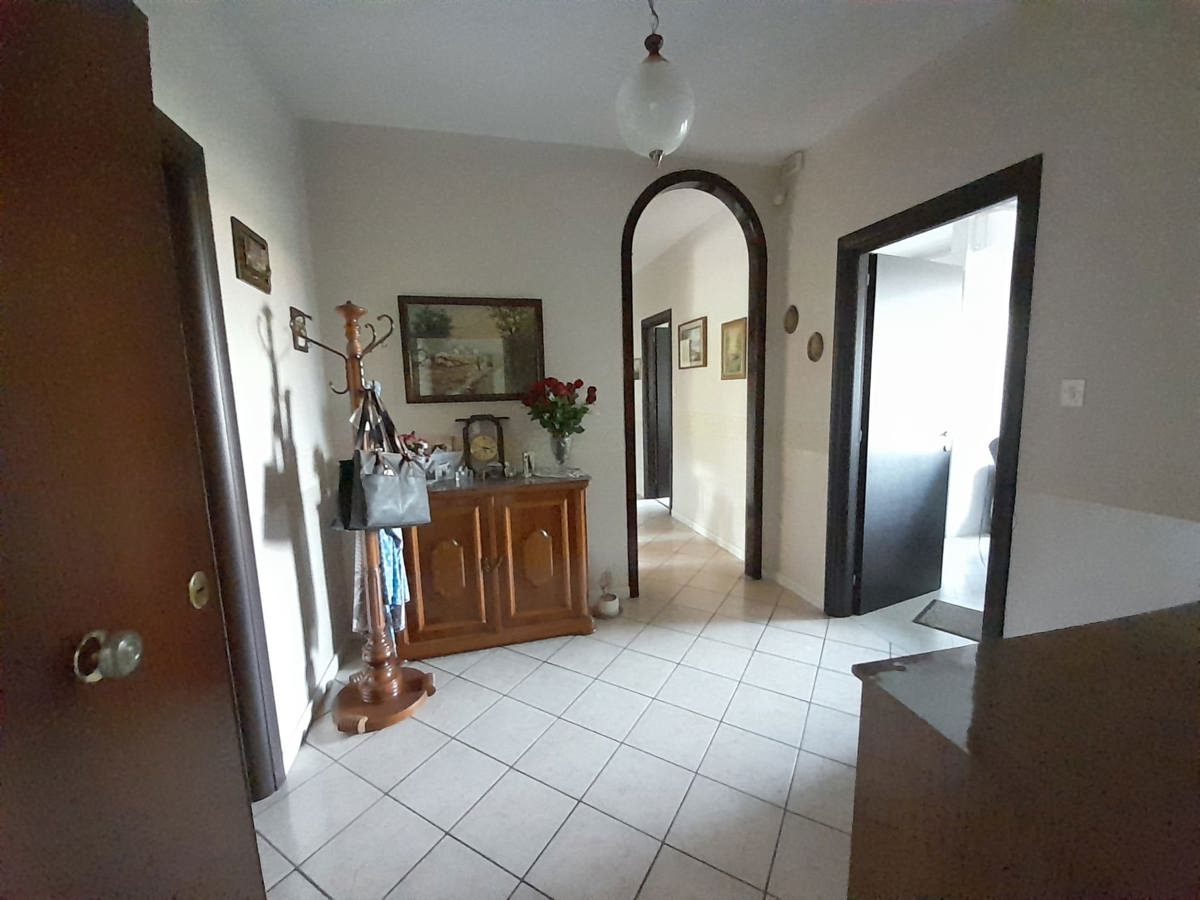 Appartamento in vendita a Caivano, 5 locali, prezzo € 170.000 | PortaleAgenzieImmobiliari.it