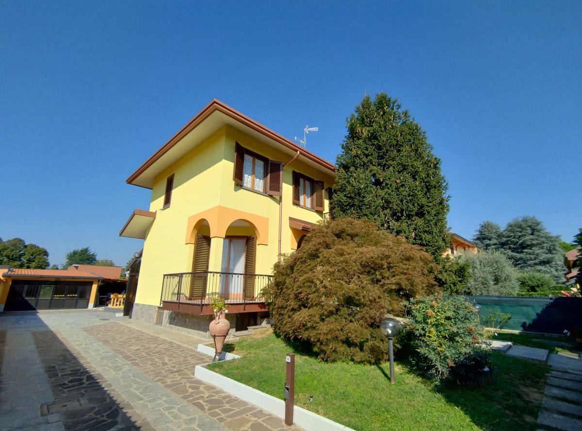 Villa in Vendita a Santo Stefano Ticino