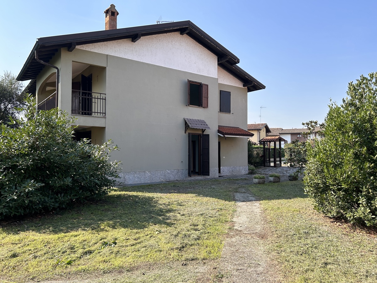 Villa Bifamiliare in Vendita a Zinasco