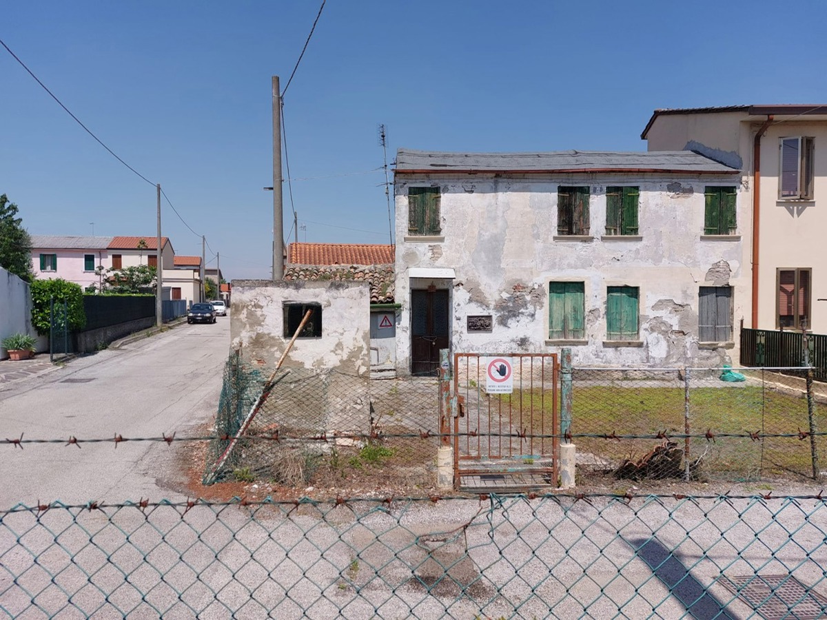 Rustico / Casale in vendita a Adria, 5 locali, prezzo € 20.000 | PortaleAgenzieImmobiliari.it