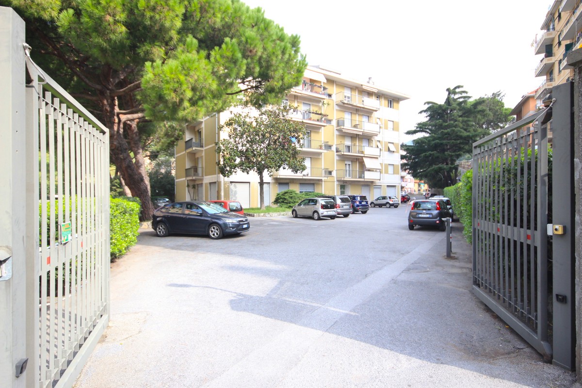 Appartamento in vendita a Genova, 5 locali, zona Località: Rivarolo, prezzo € 99.000 | PortaleAgenzieImmobiliari.it