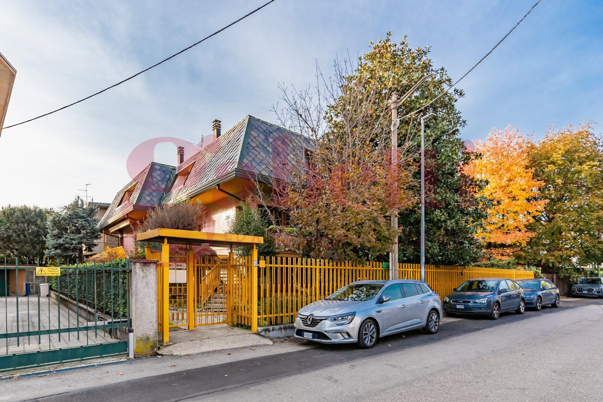 Villa in vendita a Paderno Dugnano, 6 locali, prezzo € 470.000 | PortaleAgenzieImmobiliari.it