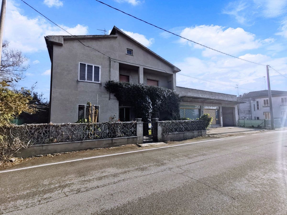 Villa Bifamiliare in vendita a Casaleone, 13 locali, prezzo € 135.000 | PortaleAgenzieImmobiliari.it