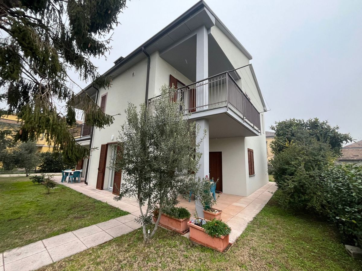 Villa in vendita a Bressana Bottarone, 7 locali, prezzo € 270.000 | PortaleAgenzieImmobiliari.it