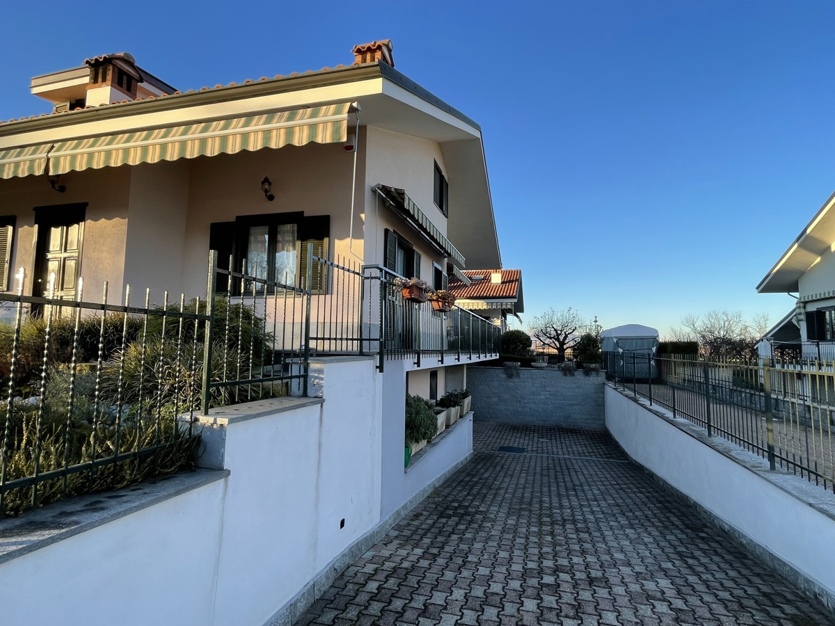Villa in vendita a Airasca, 7 locali, prezzo € 350.000 | PortaleAgenzieImmobiliari.it