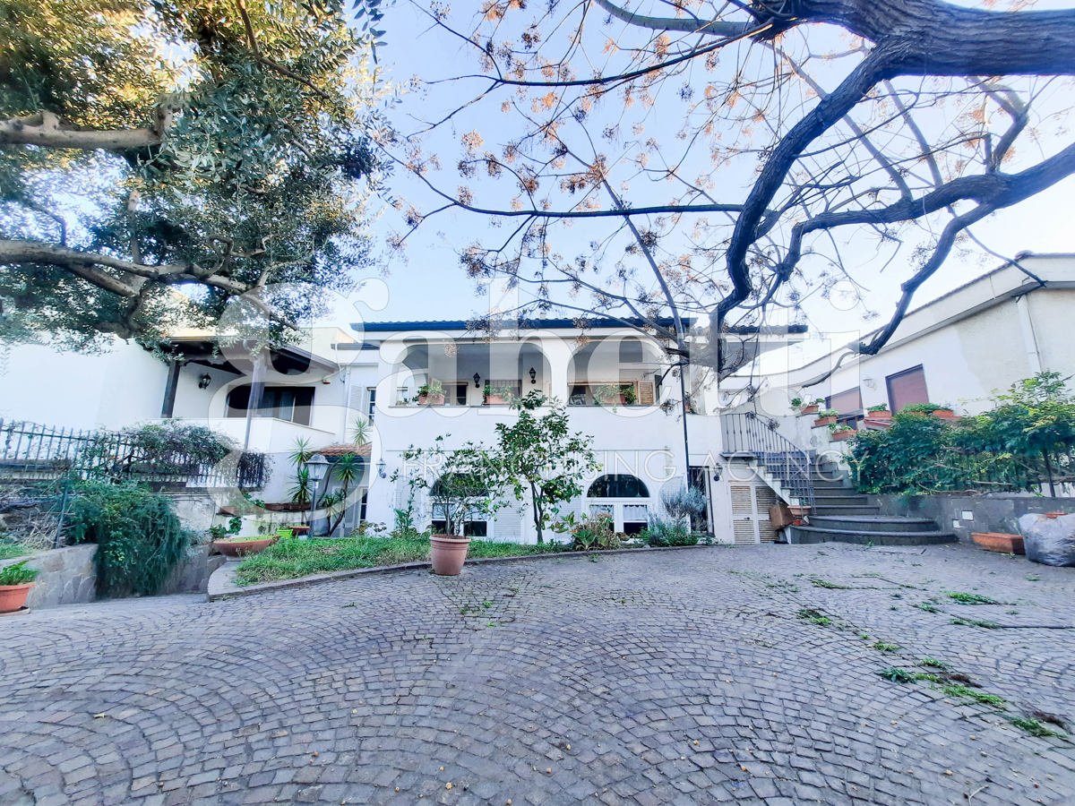 Villa a Schiera in vendita a Giugliano in Campania, 7 locali, zona la, prezzo € 310.000 | PortaleAgenzieImmobiliari.it