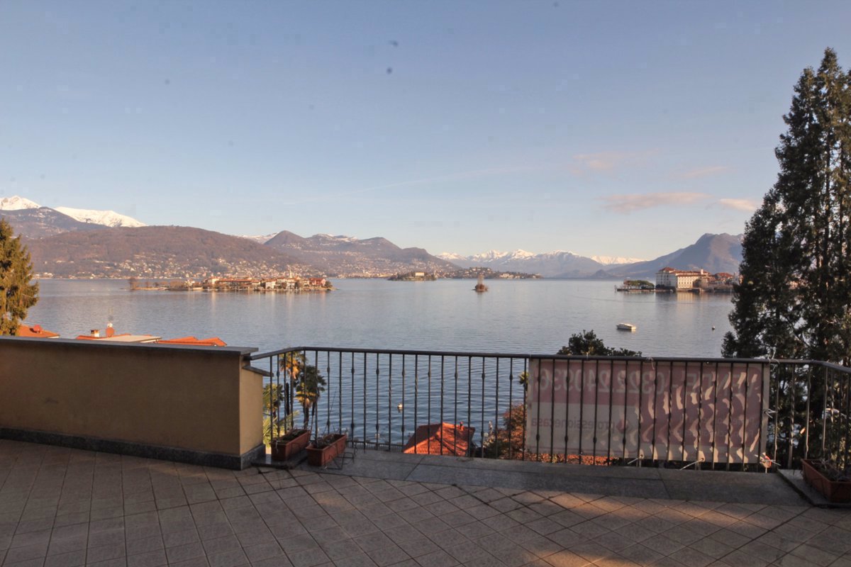 Villa in vendita a Stresa, 6 locali, prezzo € 920.000 | PortaleAgenzieImmobiliari.it