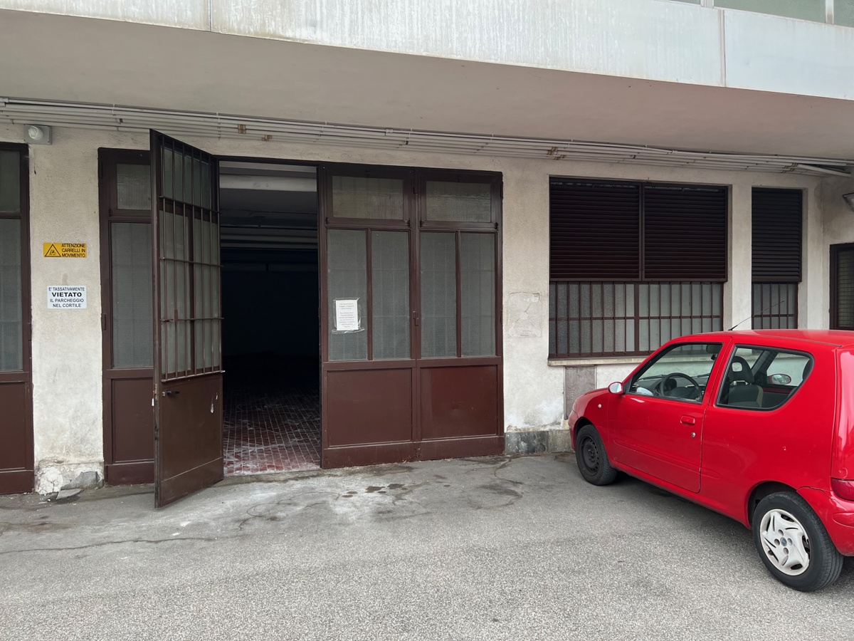 Magazzino in affitto a Bovisio Masciago, 9999 locali, prezzo € 900 | PortaleAgenzieImmobiliari.it
