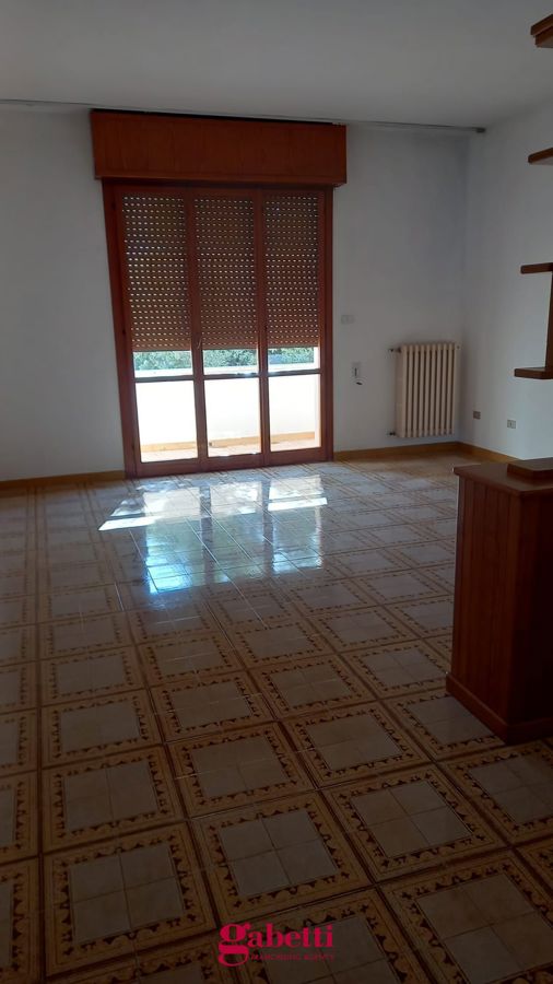 Appartamento in vendita a Corigliano d'Otranto, 4 locali, prezzo € 75.000 | PortaleAgenzieImmobiliari.it