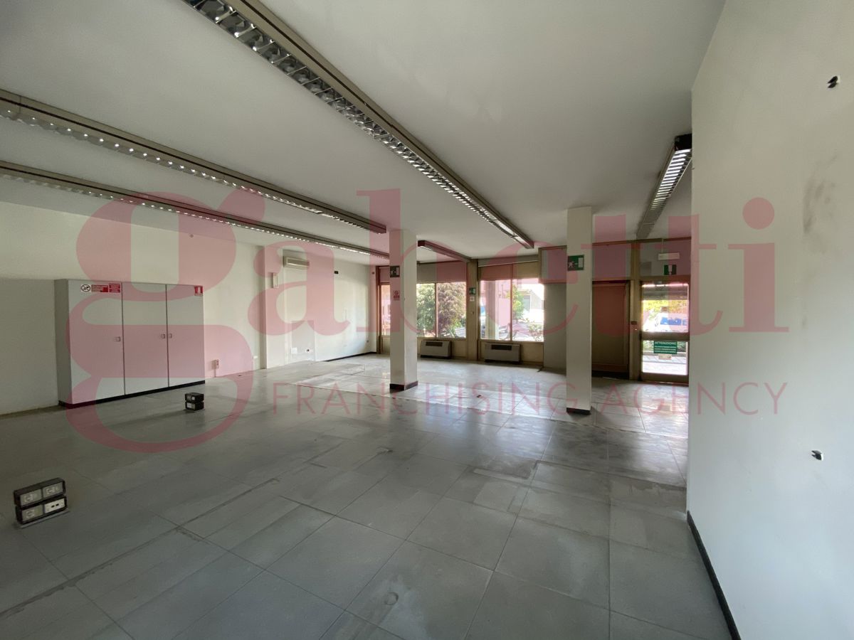 Ufficio / Studio in vendita a Pontirolo Nuovo, 5 locali, prezzo € 200.000 | PortaleAgenzieImmobiliari.it
