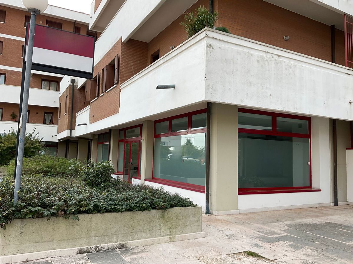 Negozio / Locale in vendita a Bassano del Grappa, 9999 locali, prezzo € 220.000 | PortaleAgenzieImmobiliari.it