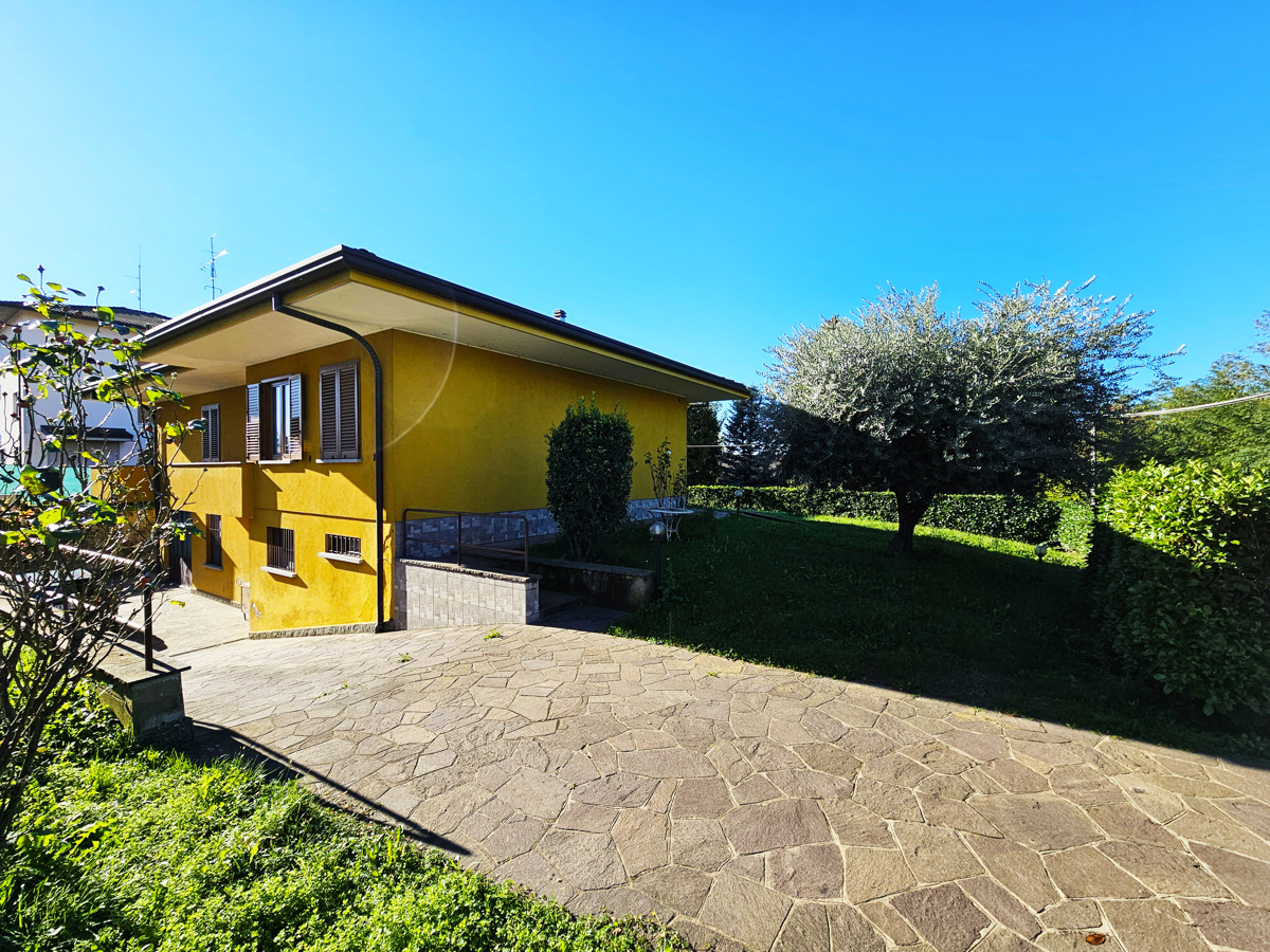 Villa in vendita a Figino Serenza, 5 locali, prezzo € 398.000 | PortaleAgenzieImmobiliari.it