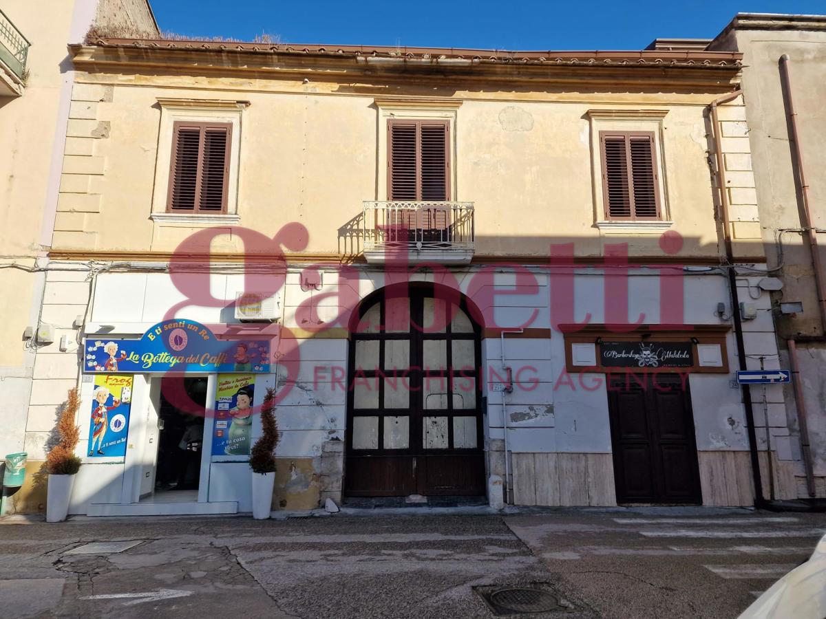 Palazzo / Stabile in vendita a San Nicola la Strada