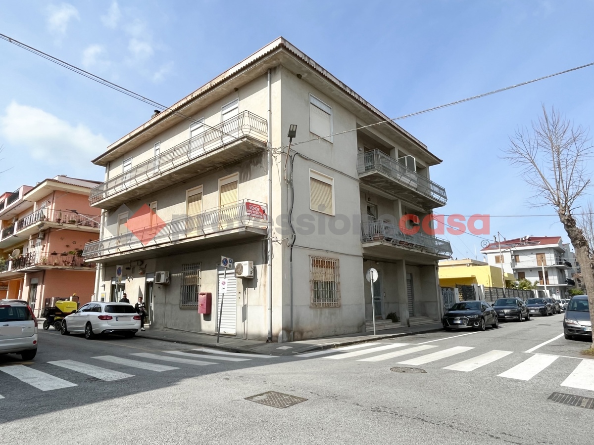Palazzo / Stabile in vendita a San Filippo del Mela, 9999 locali, prezzo € 300.000 | PortaleAgenzieImmobiliari.it
