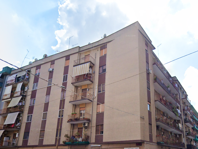 Appartamento in vendita a Taranto, 5 locali, zona Località: Trecarrare, prezzo € 75.000 | PortaleAgenzieImmobiliari.it