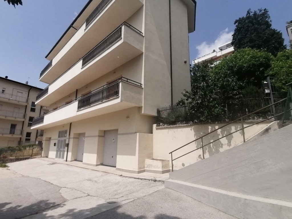 Appartamento in vendita a L'Aquila, 2 locali, prezzo € 135.000 | PortaleAgenzieImmobiliari.it