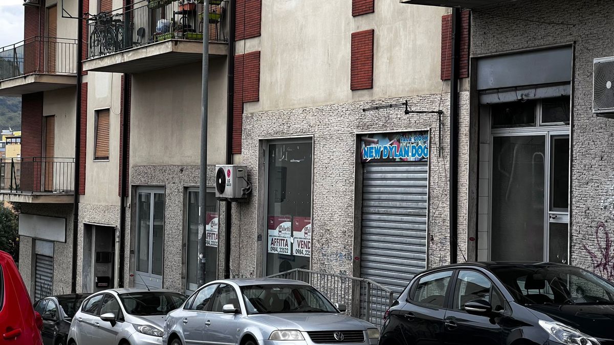 Magazzino in vendita a Cosenza, 9999 locali, prezzo € 210.000 | PortaleAgenzieImmobiliari.it