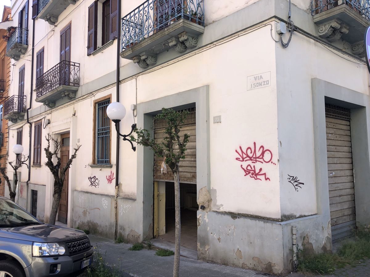 Magazzino in vendita a Cosenza, 9999 locali, prezzo € 40.000 | PortaleAgenzieImmobiliari.it