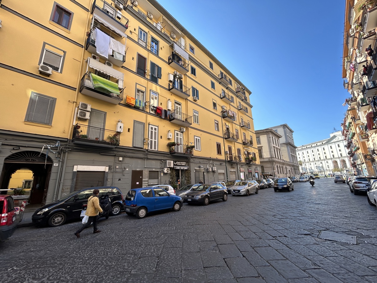 Negozio / Locale in Affitto a Napoli