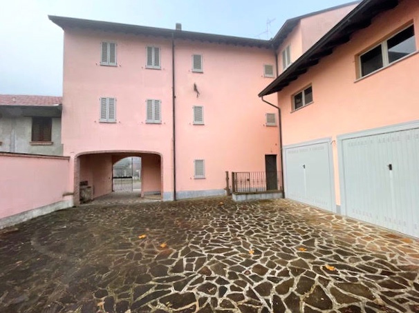 Palazzo / Stabile in vendita a Inverno e Monteleone