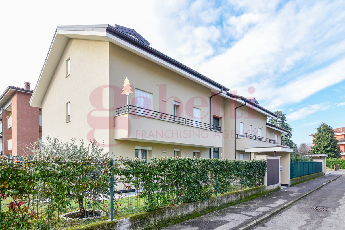 Appartamento in vendita a Carugo, 2 locali, prezzo € 200.000 | PortaleAgenzieImmobiliari.it