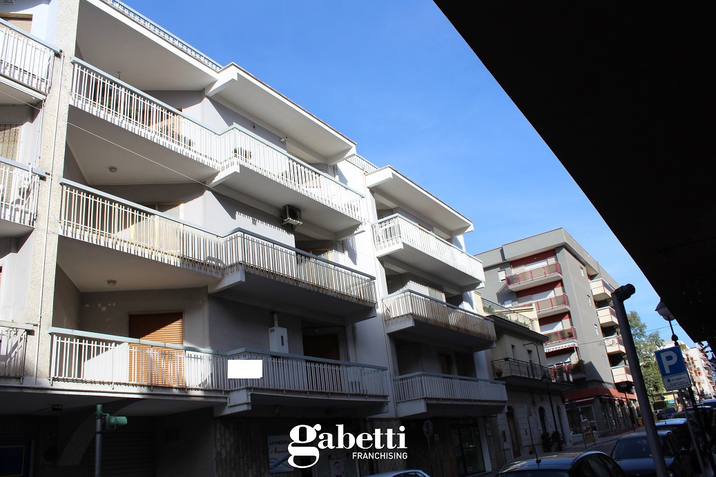 Appartamento in vendita a Canosa di Puglia, 6 locali, prezzo € 139.000 | PortaleAgenzieImmobiliari.it