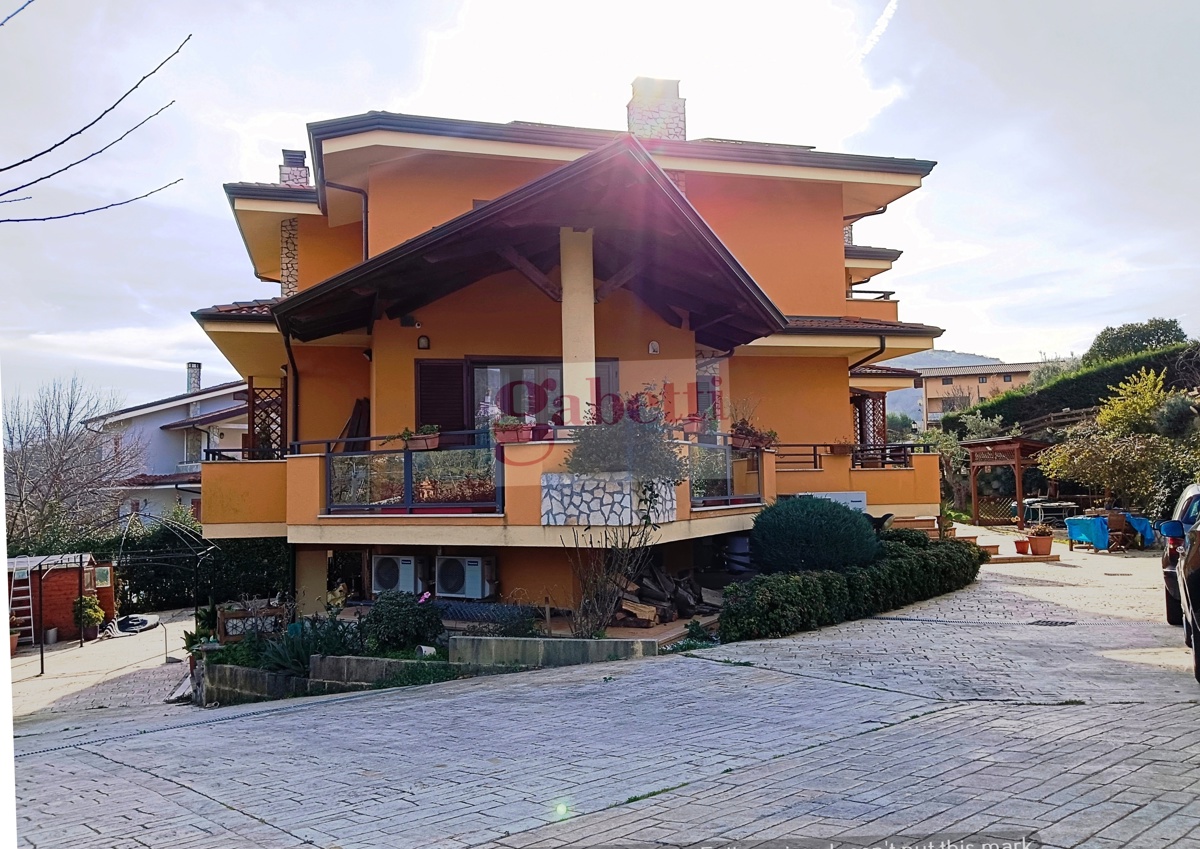 Villa Bifamiliare in Vendita a Rende