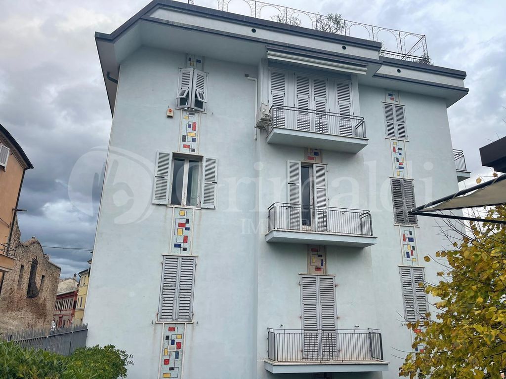 Appartamento in vendita a Jesi, 5 locali, prezzo € 180.000 | PortaleAgenzieImmobiliari.it