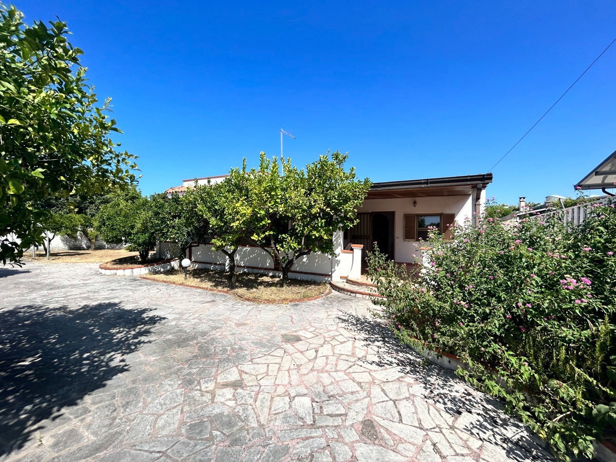 Villa in vendita a Terracina, 5 locali, prezzo € 290.000 | PortaleAgenzieImmobiliari.it