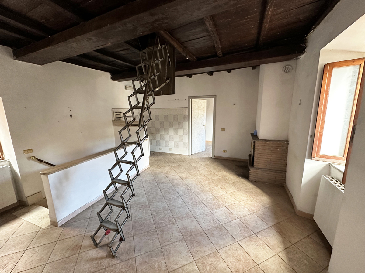 Appartamento in vendita a Sutri, 4 locali, prezzo € 39.000 | PortaleAgenzieImmobiliari.it