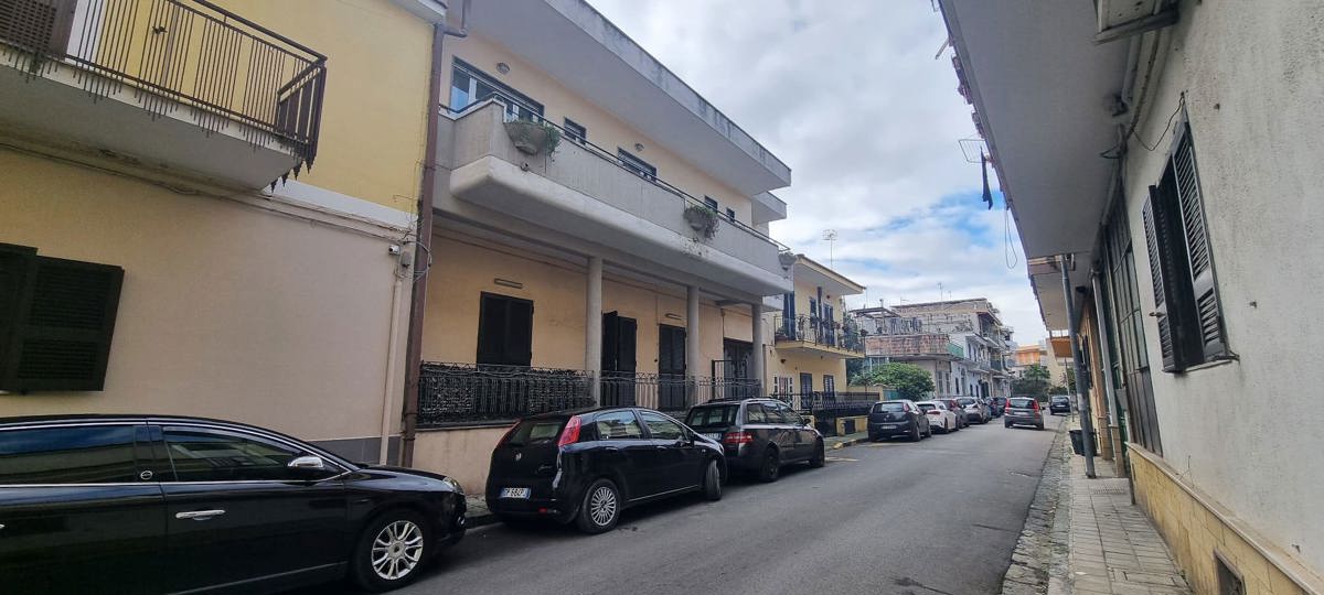 Palazzo / Stabile in Vendita a Pomigliano d'Arco