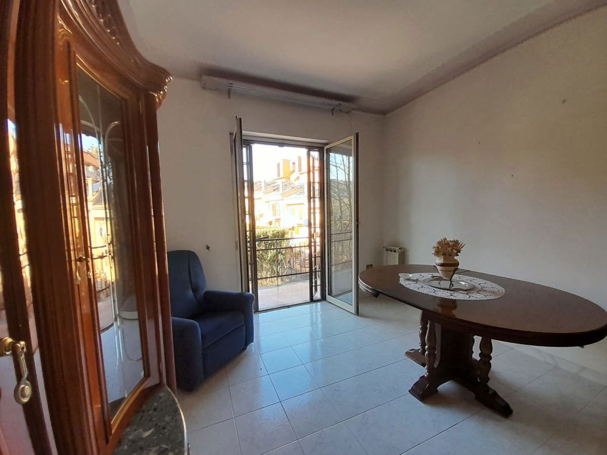 Appartamento in vendita a Bracciano, 4 locali, prezzo € 145.000 | PortaleAgenzieImmobiliari.it
