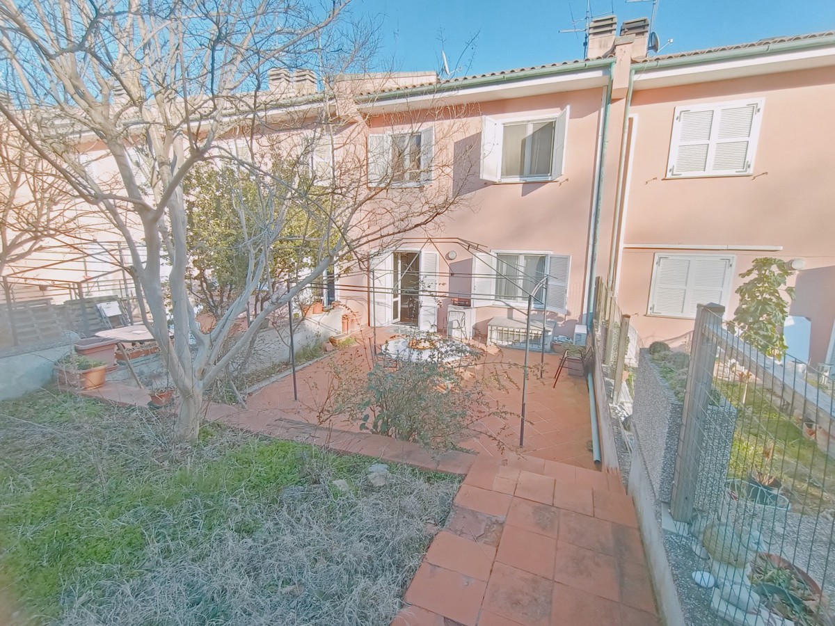 Villa a Schiera in vendita a Deruta, 4 locali, prezzo € 170.000 | PortaleAgenzieImmobiliari.it