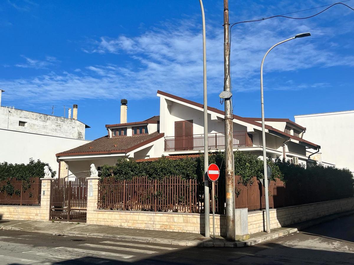 Villa in vendita a Sava, 9 locali, prezzo € 249.000 | PortaleAgenzieImmobiliari.it