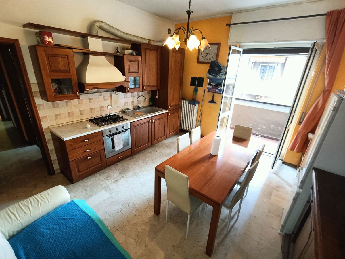 Appartamento in vendita a Parabiago, 3 locali, prezzo € 120.000 | PortaleAgenzieImmobiliari.it