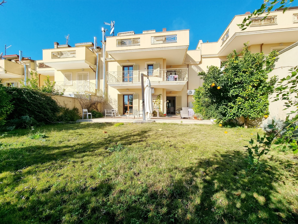 Villa in vendita a Caserta, 5 locali, prezzo € 430.000 | PortaleAgenzieImmobiliari.it