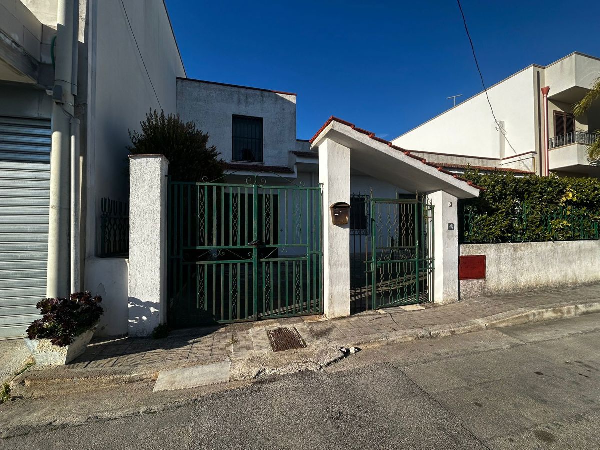 Villa in vendita a Pulsano, 5 locali, prezzo € 125.000 | PortaleAgenzieImmobiliari.it