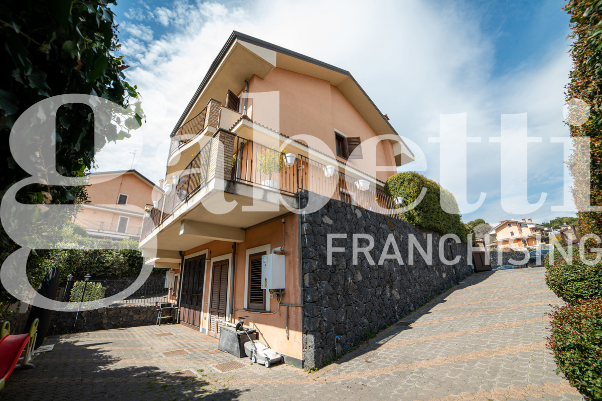 Villa Bifamiliare in vendita a Trecastagni, 5 locali, prezzo € 335.000 | PortaleAgenzieImmobiliari.it