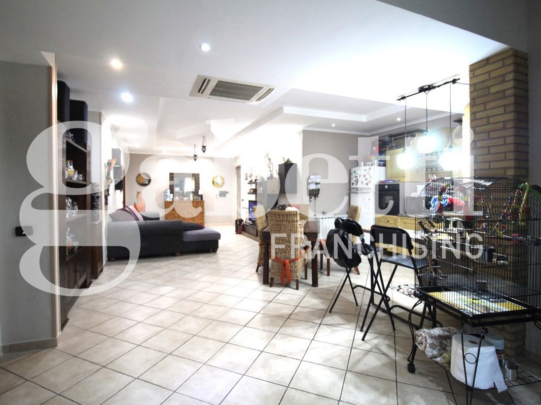 Appartamento in vendita a Casandrino, 5 locali, prezzo € 180.000 | PortaleAgenzieImmobiliari.it