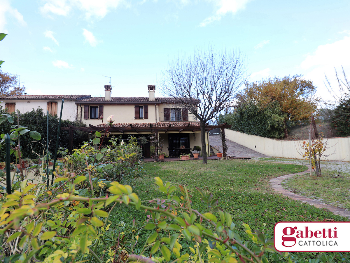 Villa in vendita a Gradara, 8 locali, prezzo € 420.000 | PortaleAgenzieImmobiliari.it