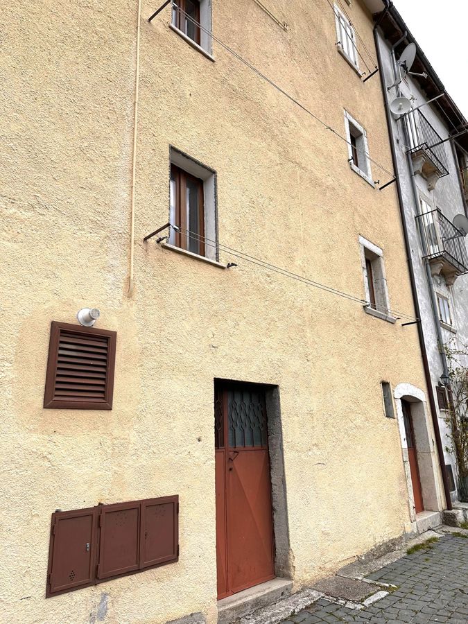 Appartamento in vendita a Opi, 9999 locali, prezzo € 19.000 | PortaleAgenzieImmobiliari.it