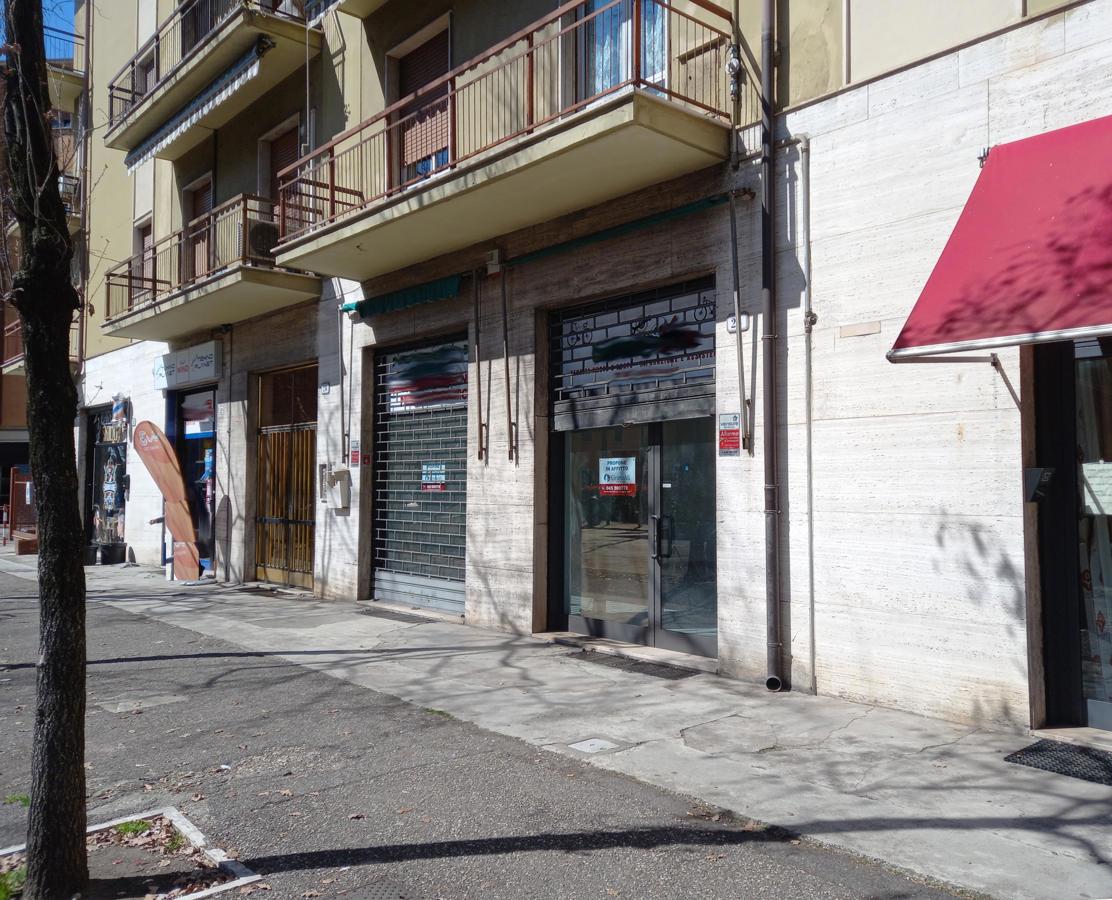 Negozio / Locale in affitto a Verona, 9999 locali, prezzo € 850 | PortaleAgenzieImmobiliari.it