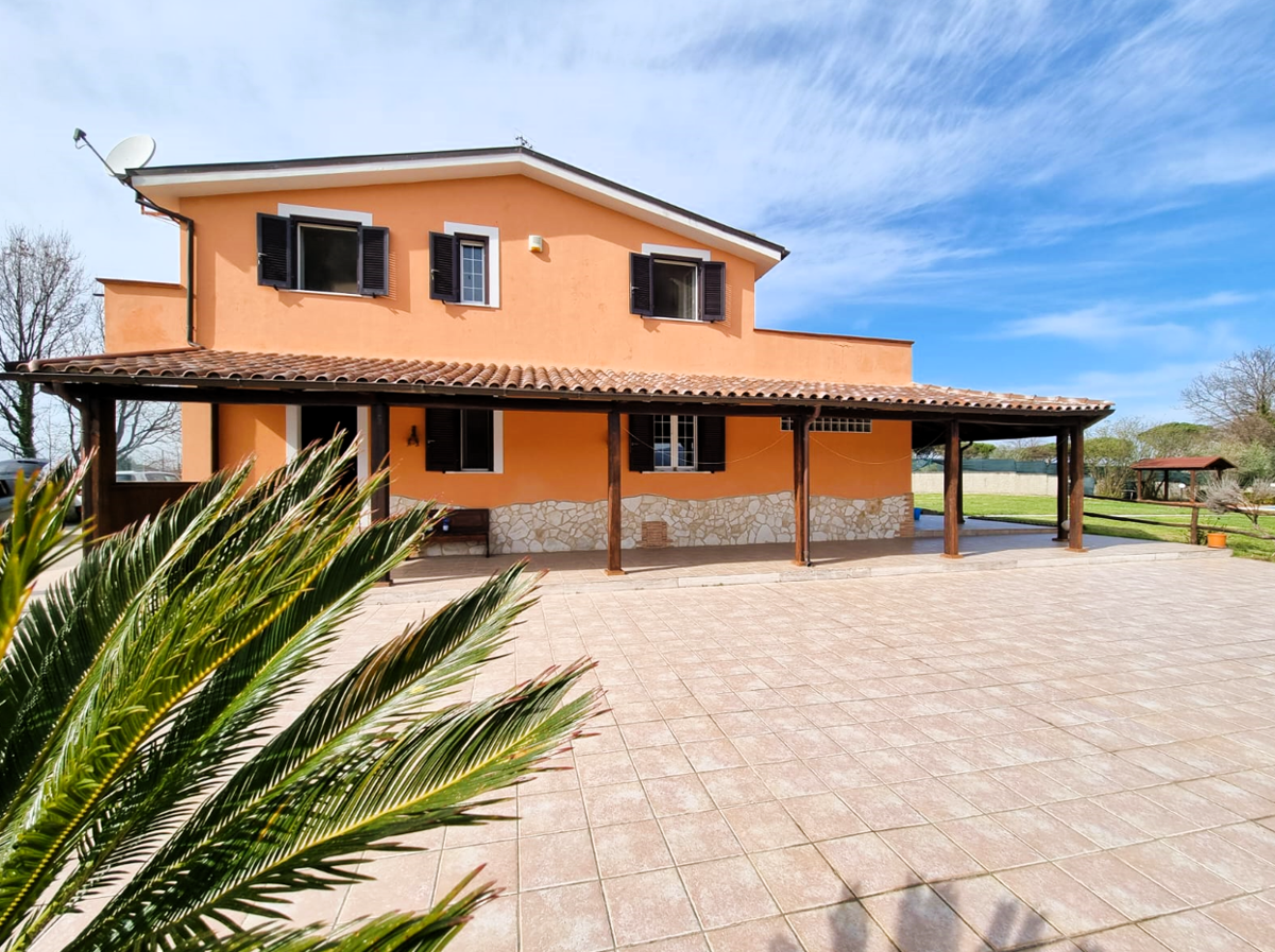Villa in vendita a Poggio Nativo, 8 locali, prezzo € 343.000 | PortaleAgenzieImmobiliari.it