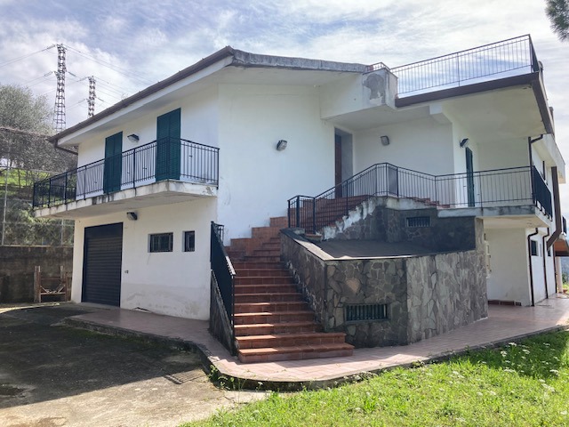 Villa in vendita a Olevano sul Tusciano, 9999 locali, prezzo € 650.000 | PortaleAgenzieImmobiliari.it