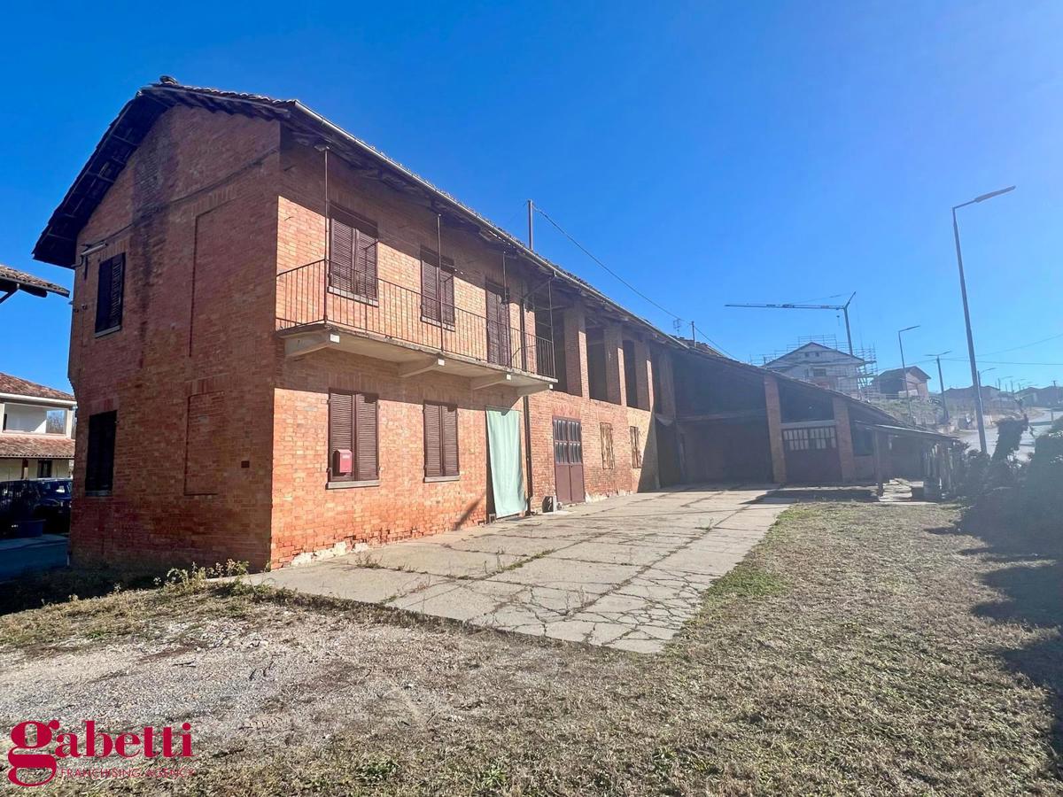 Rustico / Casale in vendita a La Morra, 5 locali, prezzo € 128.000 | PortaleAgenzieImmobiliari.it