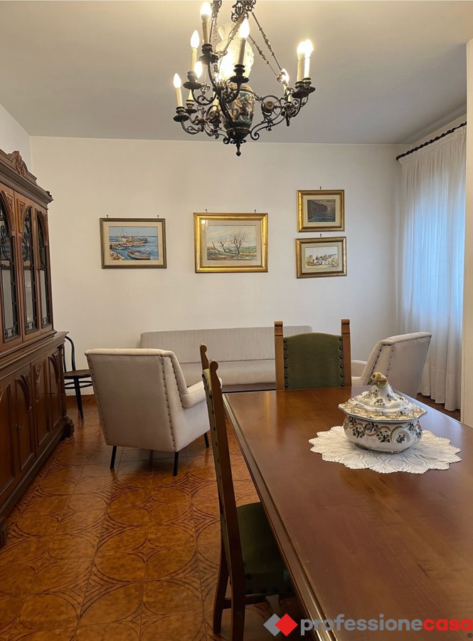 Appartamento in vendita a Grottaglie, 5 locali, prezzo € 150.000 | PortaleAgenzieImmobiliari.it