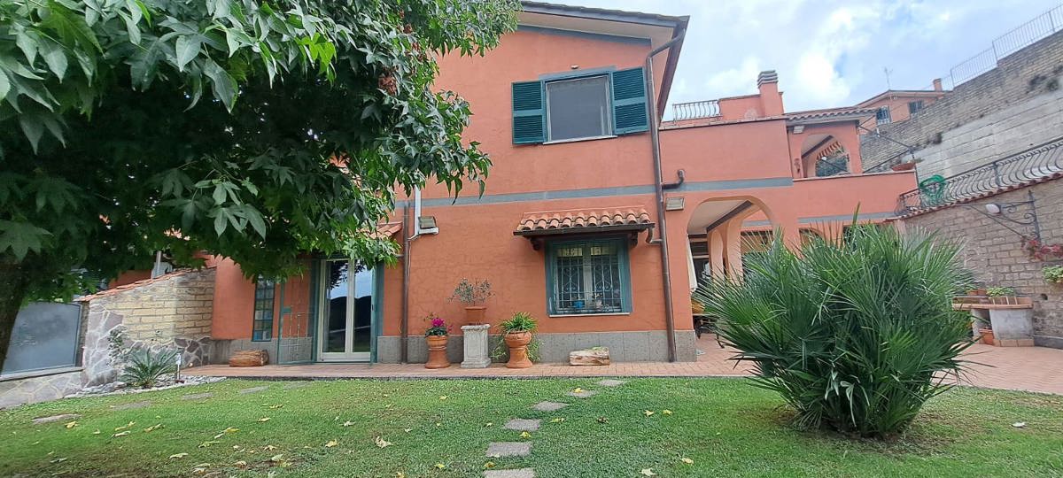 Villa Bifamiliare in Vendita a Marino