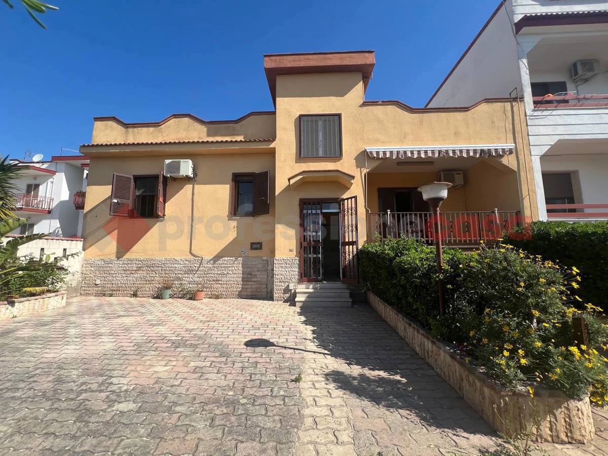 Villa in vendita a Statte, 4 locali, prezzo € 115.000 | PortaleAgenzieImmobiliari.it