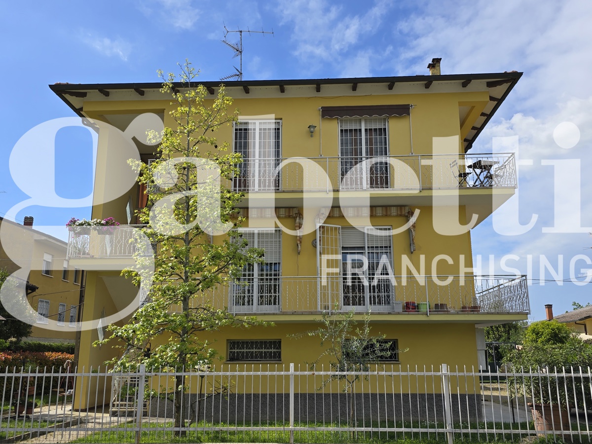 Villa in vendita a San Giovanni in Persiceto, 10 locali, prezzo € 465.000 | PortaleAgenzieImmobiliari.it